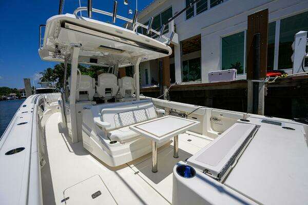 Pursuit S378 Sport Yacht For Sale
