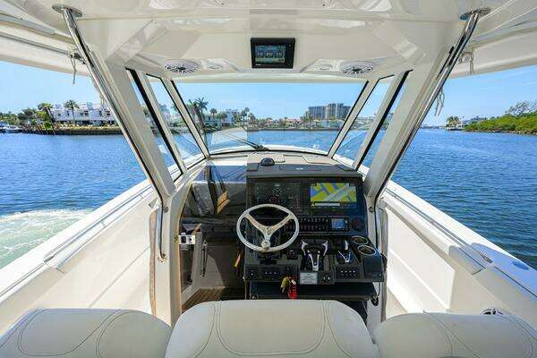 Pursuit S378 Sport Yacht For Sale