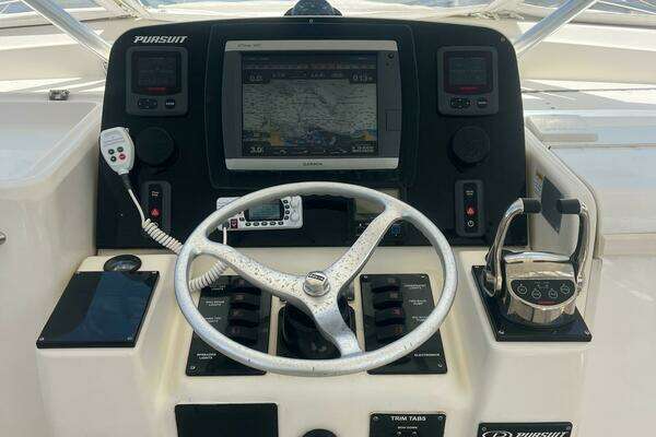 Photo of the 1997 Pursuit 3000 Offshore Express "Primo"