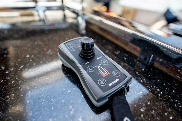 Marquis 500 Sport Coupe Yacht For Sale