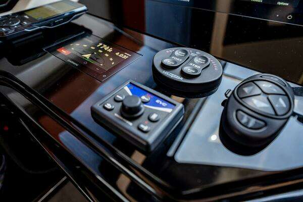 Marquis 500 Sport Coupe Yacht For Sale