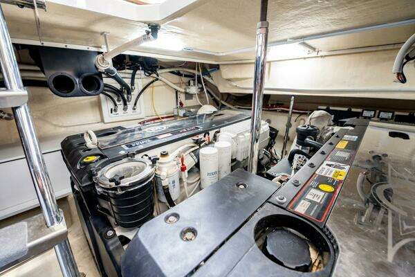 Marquis 500 Sport Coupe Yacht For Sale