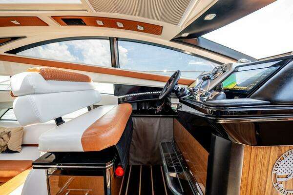 Marquis 500 Sport Coupe Yacht For Sale