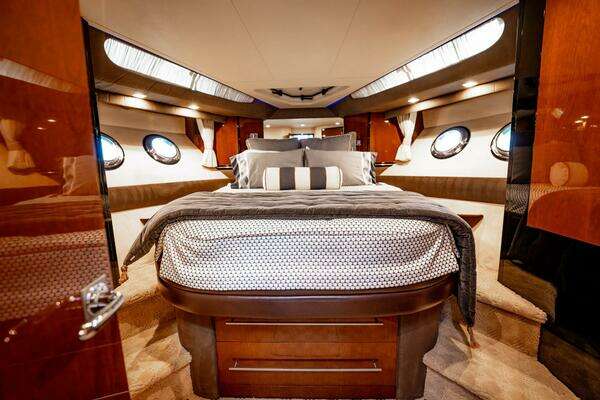 Marquis 500 Sport Coupe Yacht For Sale