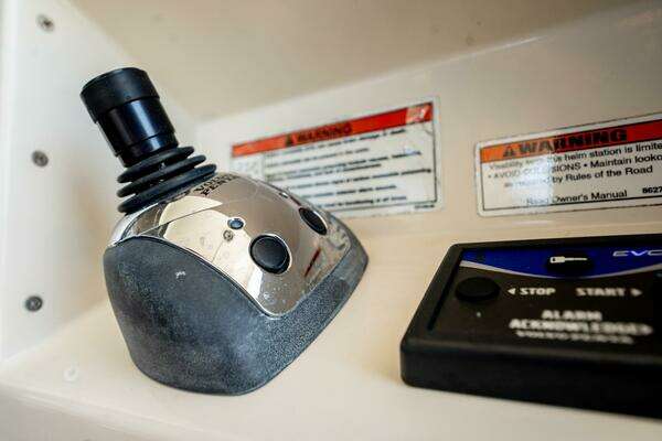 Marquis 500 Sport Coupe Yacht For Sale