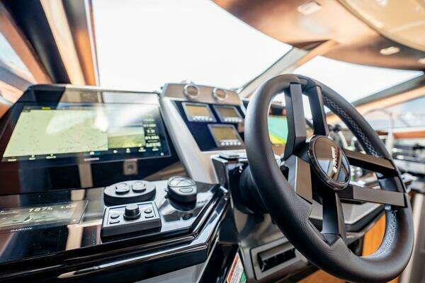 Marquis 500 Sport Coupe Yacht For Sale