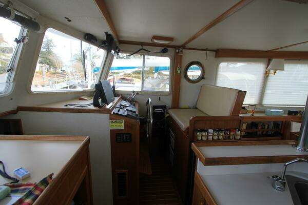 Willard Flybridge Sedan Trawler Yacht For Sale