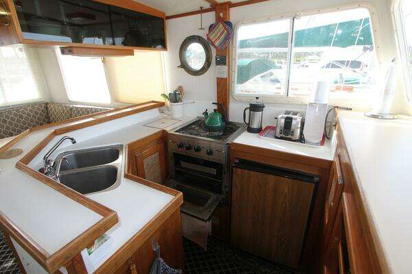 Willard Flybridge Sedan Trawler Yacht For Sale