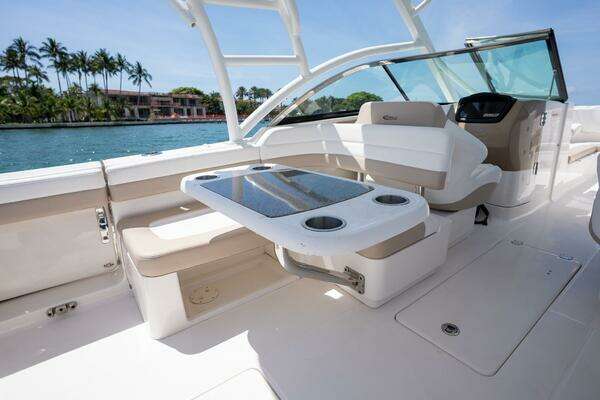 Robalo R317 Dual Console Yacht For Sale