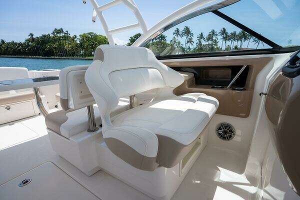 Robalo R317 Dual Console Yacht For Sale