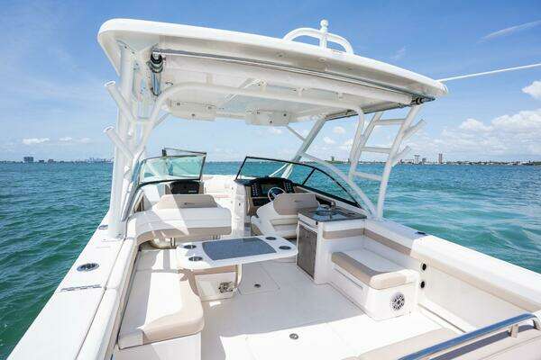 Robalo R317 Dual Console Yacht For Sale