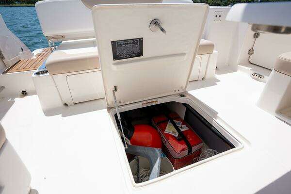 Robalo R317 Dual Console Yacht For Sale