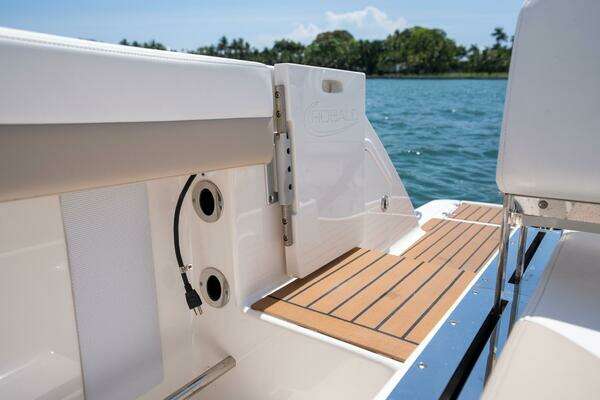 Robalo R317 Dual Console Yacht For Sale