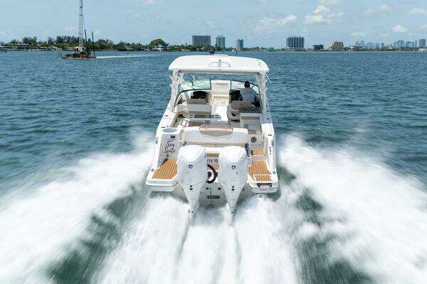 Robalo R317 Dual Console Yacht For Sale