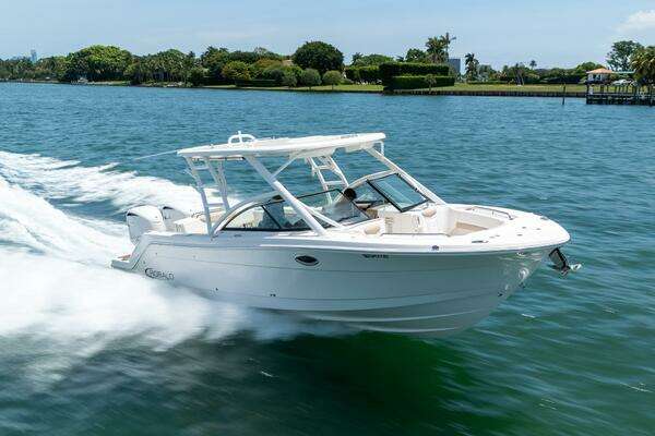 Robalo R317 Dual Console Yacht For Sale