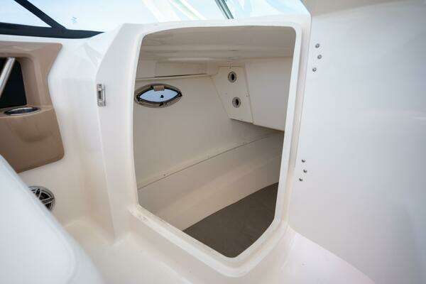 Robalo R317 Dual Console Yacht For Sale