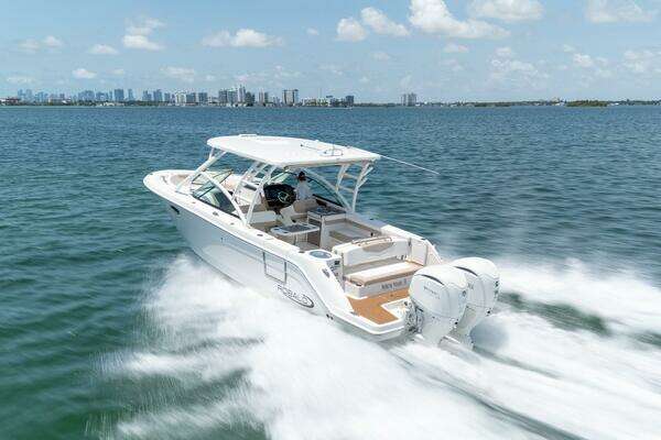 Robalo R317 Dual Console Yacht For Sale