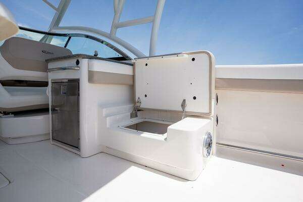 Robalo R317 Dual Console Yacht For Sale