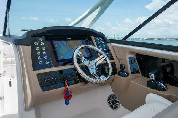 Robalo R317 Dual Console Yacht For Sale