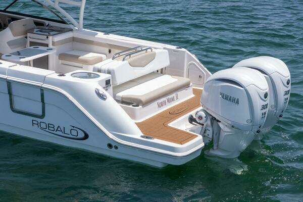 Robalo R317 Dual Console Yacht For Sale