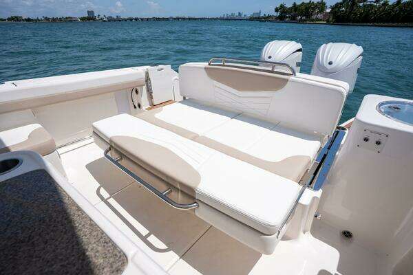 Robalo R317 Dual Console Yacht For Sale