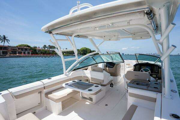 Robalo R317 Dual Console Yacht For Sale