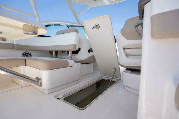 Robalo R317 Dual Console Yacht For Sale