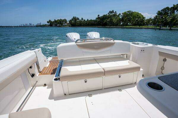 Robalo R317 Dual Console Yacht For Sale