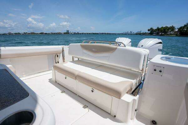 Robalo R317 Dual Console Yacht For Sale
