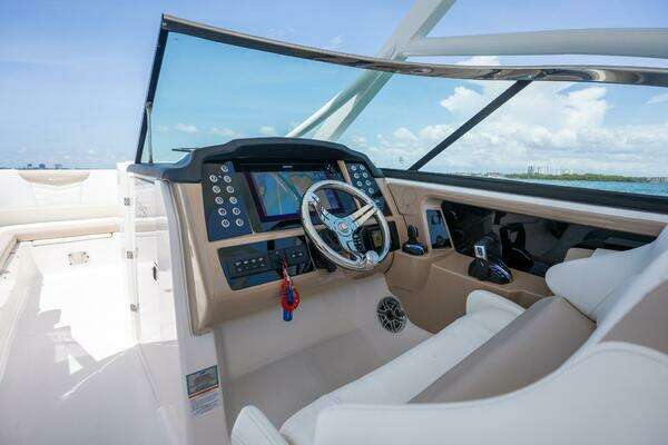 Robalo R317 Dual Console Yacht For Sale