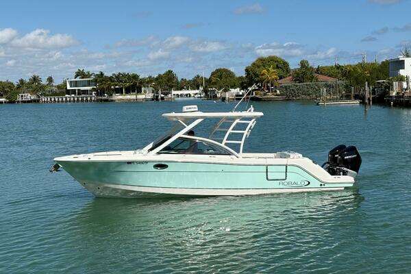 Robalo R317 Dual Console Yacht For Sale