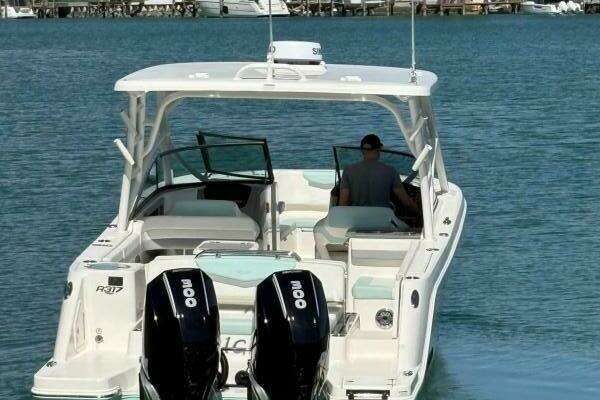 Robalo R317 Dual Console Yacht For Sale