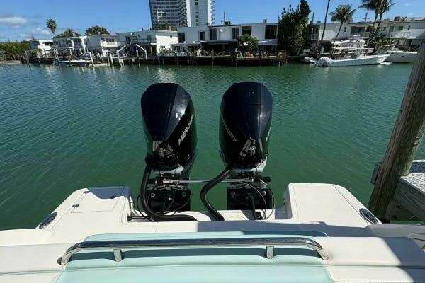 Robalo R317 Dual Console Yacht For Sale