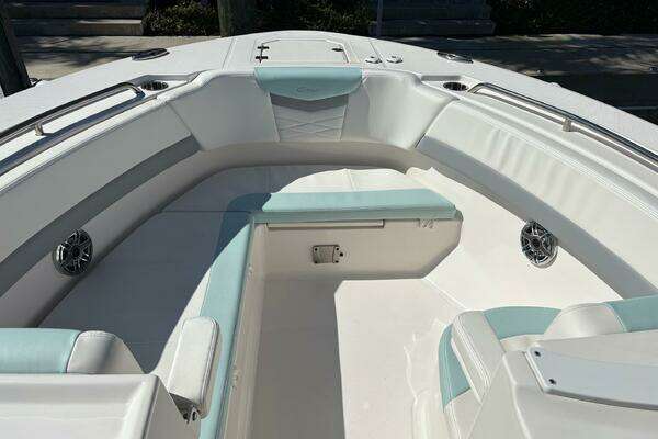 Robalo R317 Dual Console Yacht For Sale