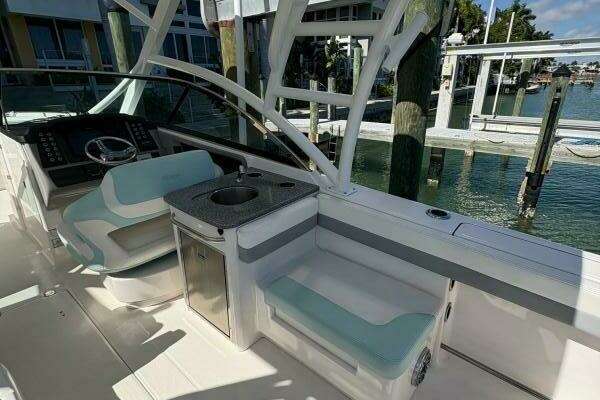 Robalo R317 Dual Console Yacht For Sale