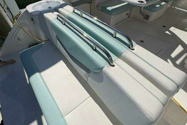 Robalo R317 Dual Console Yacht For Sale