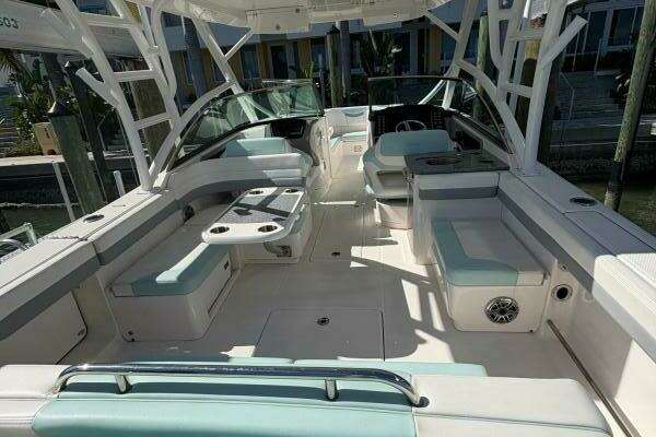Robalo R317 Dual Console Yacht For Sale