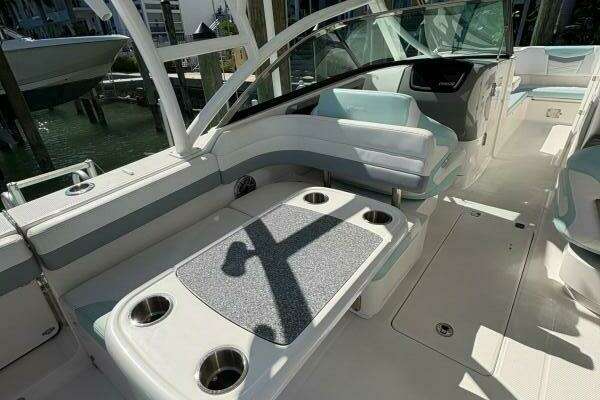 Robalo R317 Dual Console Yacht For Sale