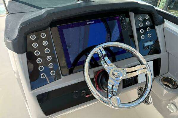 Robalo R317 Dual Console Yacht For Sale