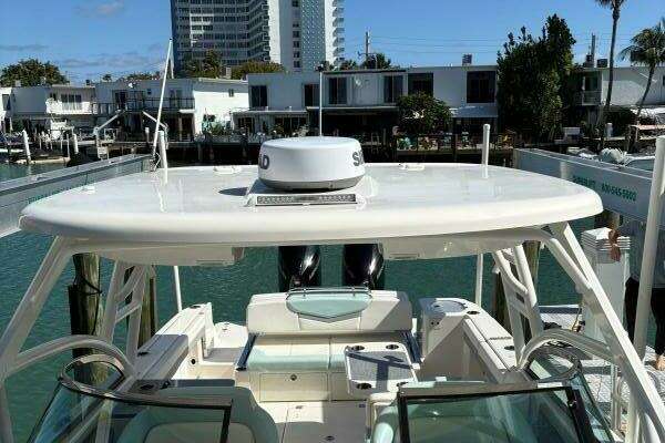 Robalo R317 Dual Console Yacht For Sale