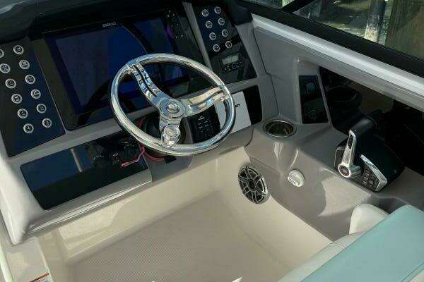 Robalo R317 Dual Console Yacht For Sale