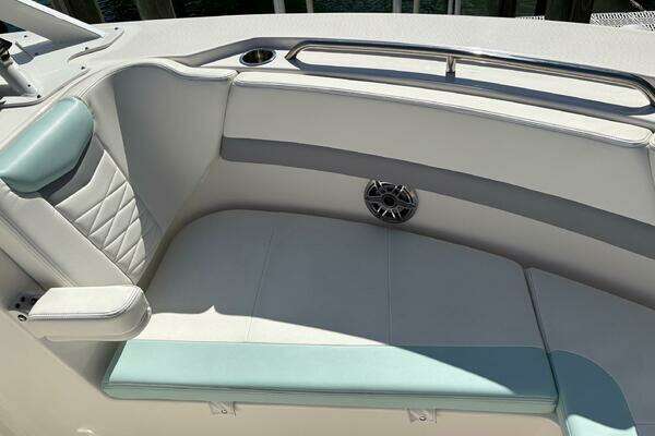 Robalo R317 Dual Console Yacht For Sale