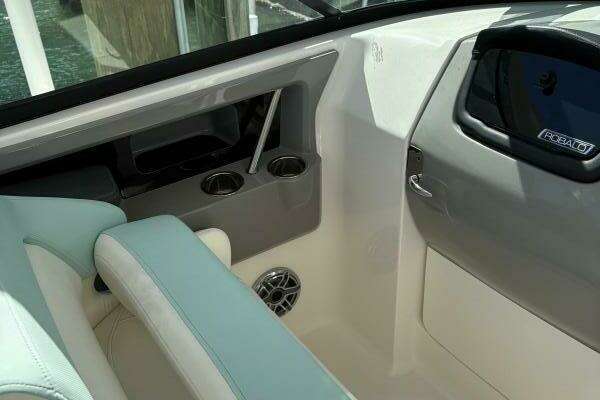Robalo R317 Dual Console Yacht For Sale