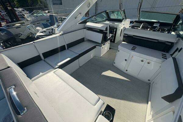Monterey 355 Super Sport Yacht For Sale