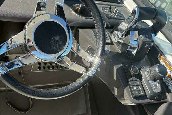 Monterey 355 Super Sport Yacht For Sale