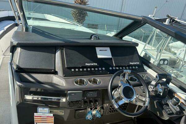 Monterey 355 Super Sport Yacht For Sale
