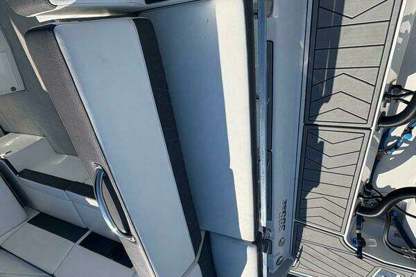 Monterey 355 Super Sport Yacht For Sale