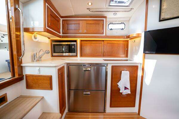 MJM 40z Yacht For Sale