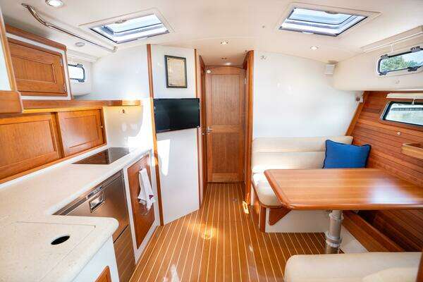 MJM 40z Yacht For Sale