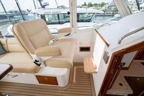 MJM 40z Yacht For Sale